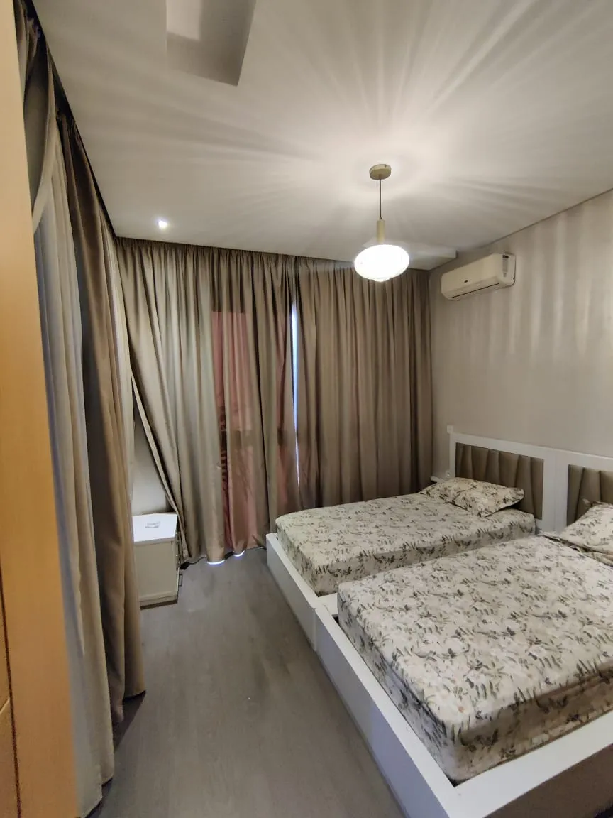 Appartement quotidien à louer, 3e étage, 2 chambres, salon, piscine.
