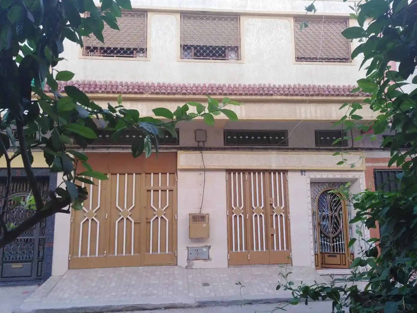 Maison indépendante à vendre à Tanger, 2 étages, garage et titre légal