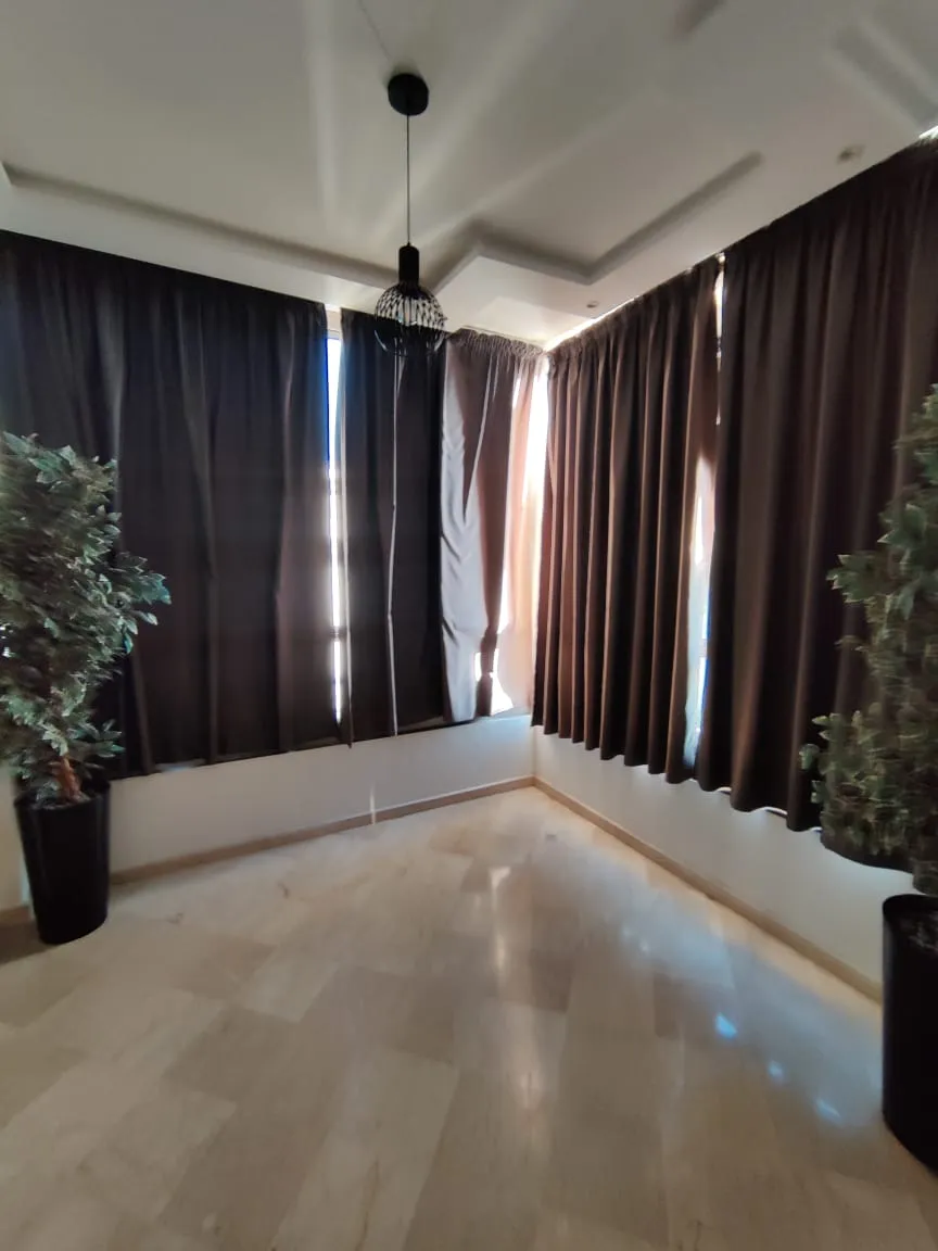 Appartement quotidien à louer, 3e étage, 2 chambres, salon, piscine.