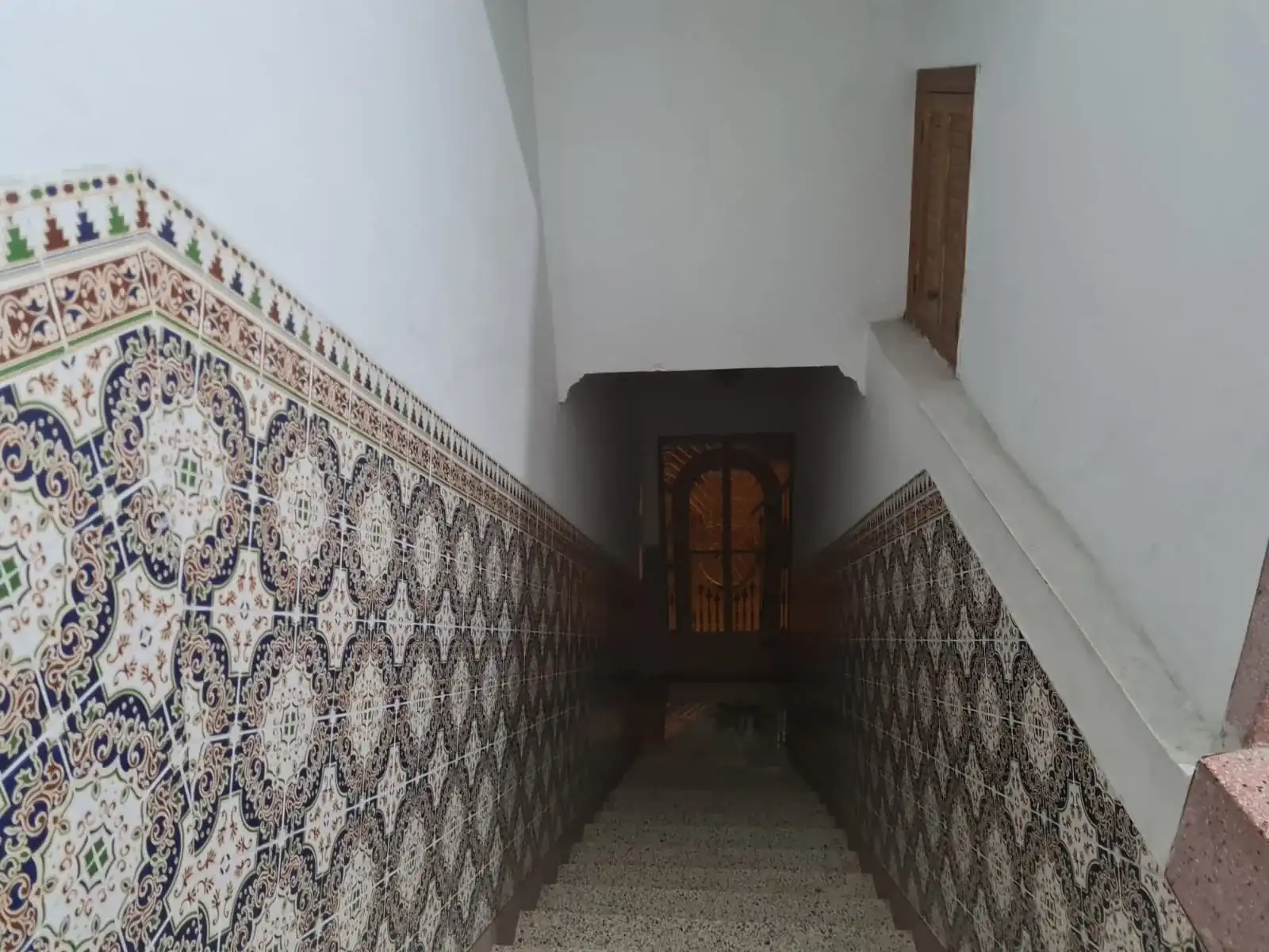 Maison indépendante à vendre à Tanger, 2 étages, garage et titre légal
