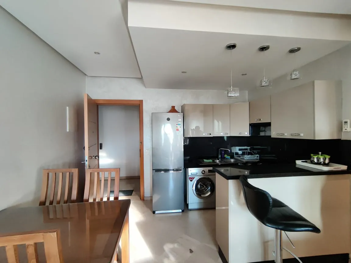 Appartement quotidien à louer, 3e étage, 2 chambres, salon, piscine.