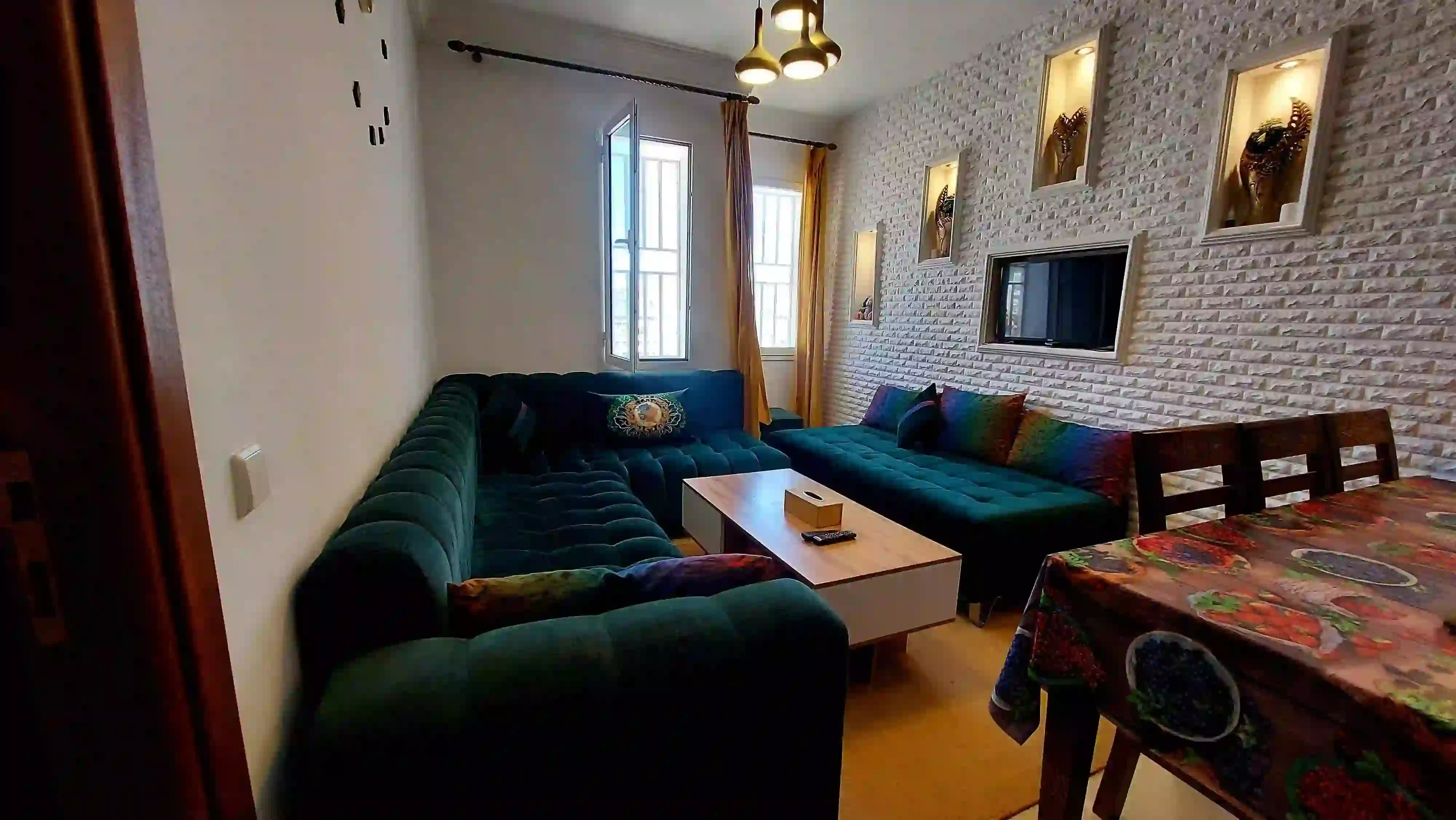 Bel appartement à louer à Fnideq, situé au troisième étage d'une résidence calme