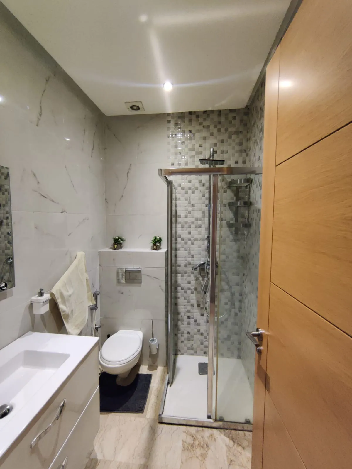 Appartement quotidien à louer, 3e étage, 2 chambres, salon, piscine.