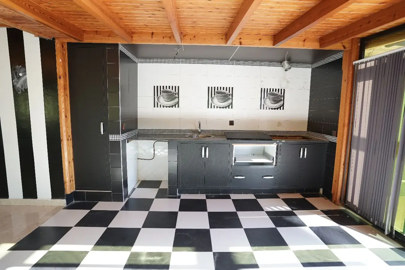 bel appartement à vendre à tanger 1èr étage ، 336 mètres 5 chambres 2 salon 