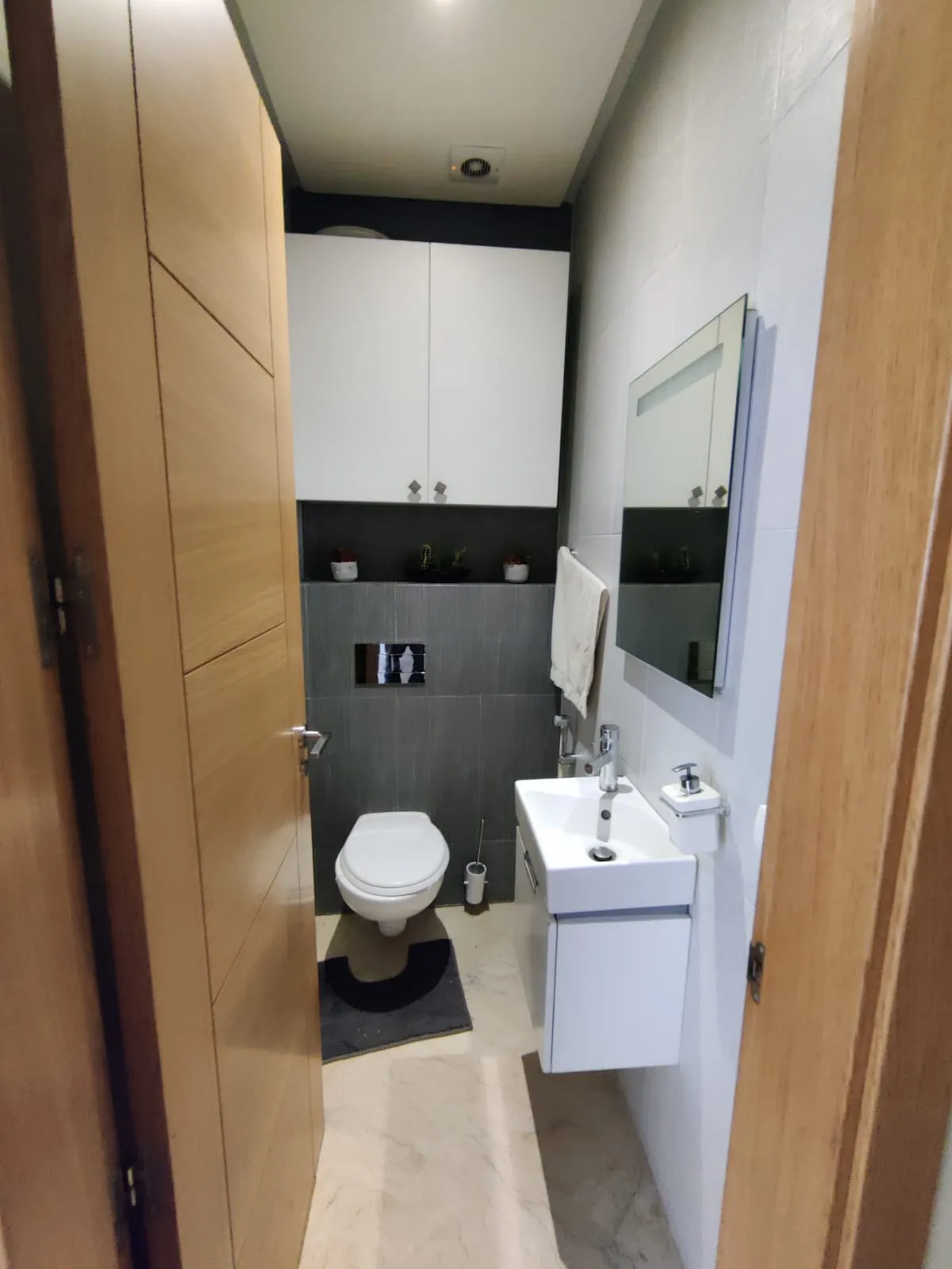 Appartement quotidien à louer, 3e étage, 2 chambres, salon, piscine.