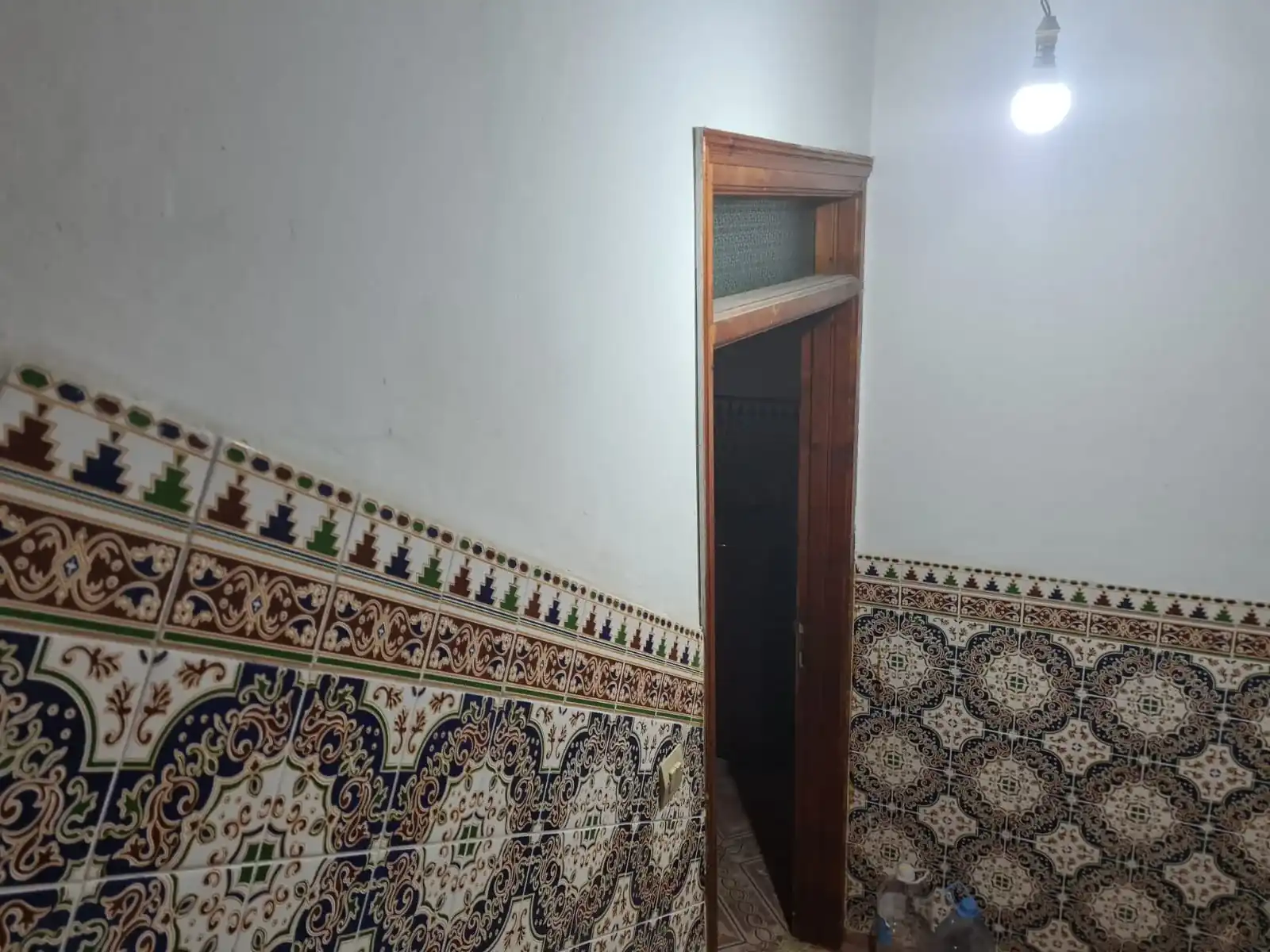 Maison indépendante à vendre à Tanger, 2 étages, garage et titre légal
